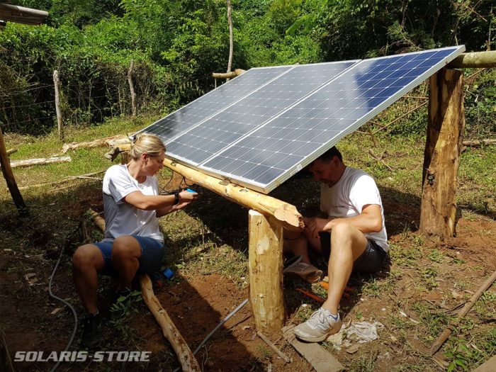 Kit solaire avec batterie pour maison de cultivateur isolée dans la montagne