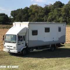 Camion aménagé solaire autonome pour expédition en Afrique