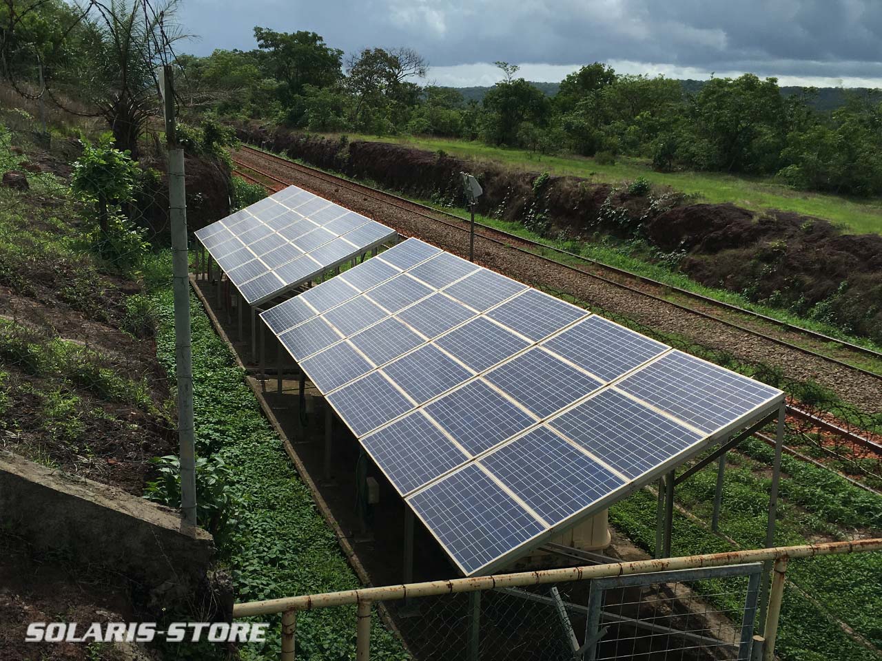 Lampe de signalisation pour chantier avec capteur photovoltaïque