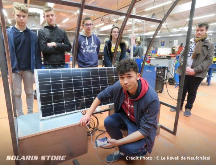 Un banc solaire recharge les téléphones portables des élèves du lycée Georges Brassens