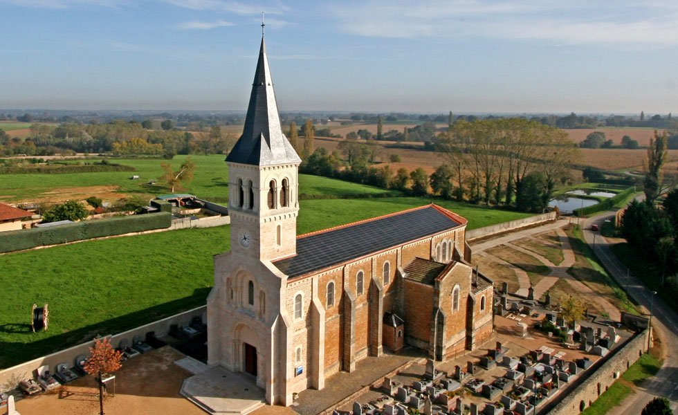 Centrale solaire photovoltaïque sur l'église de Cruzilles-lès-Mepillat (01, Ain)