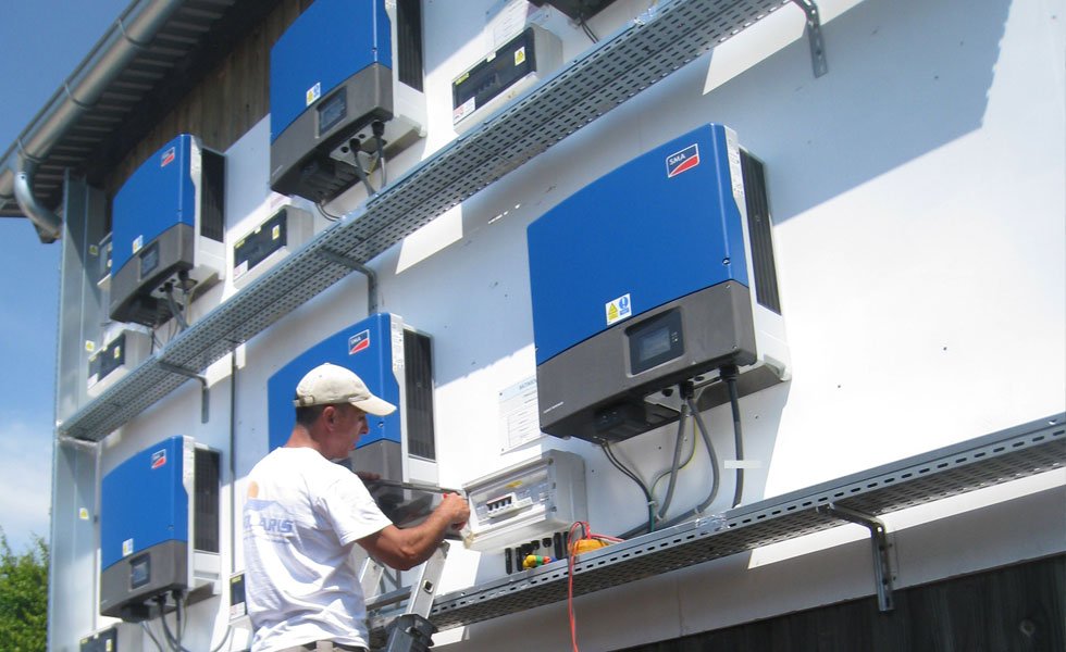 Maintenance à la centrale solaire de Saint-Nizier-Le-Bx (01, Ain)