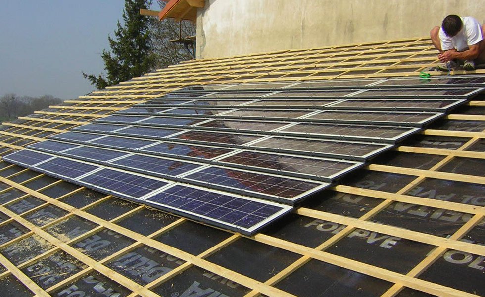 Installation de tuiles solaires à Attignat (01, Ain)