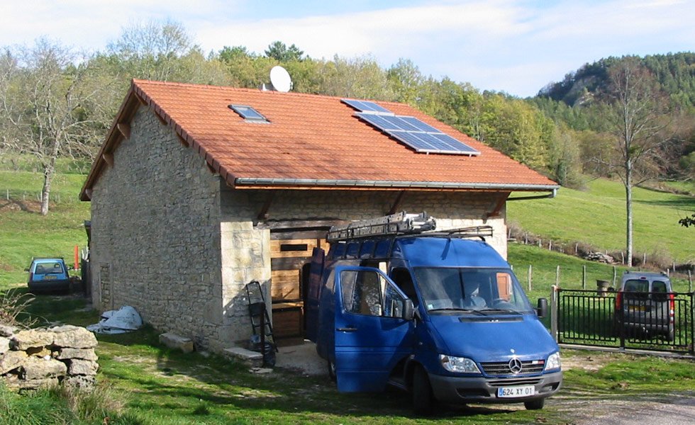 Installation solaire autonome pour habitation secondaire à Arandas (01, Ain)