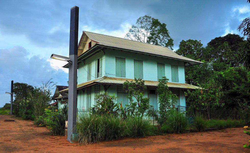 Totem solaire autonome dédié à l'éclairage public en Guyane