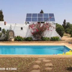 Filtration de piscine à énergie solaire autonome dans un Riad