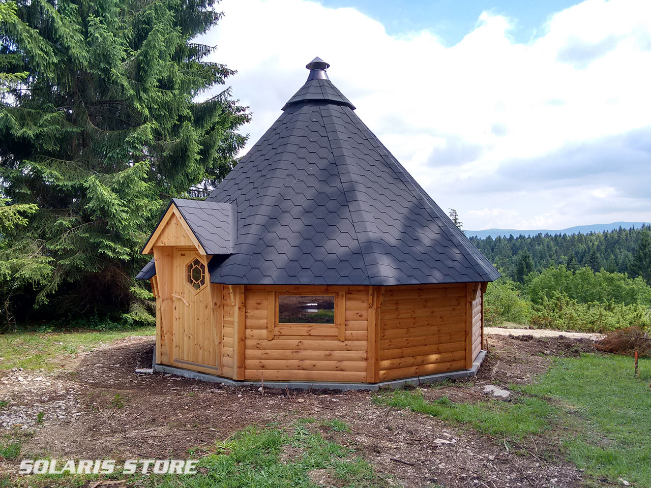 Cabane bois solaire sur un site isolé à Oyonnax (Ain) 