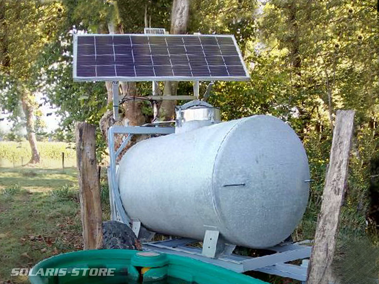 Citerne pompe solaire sur remorque pour alimenter un abreuvoir