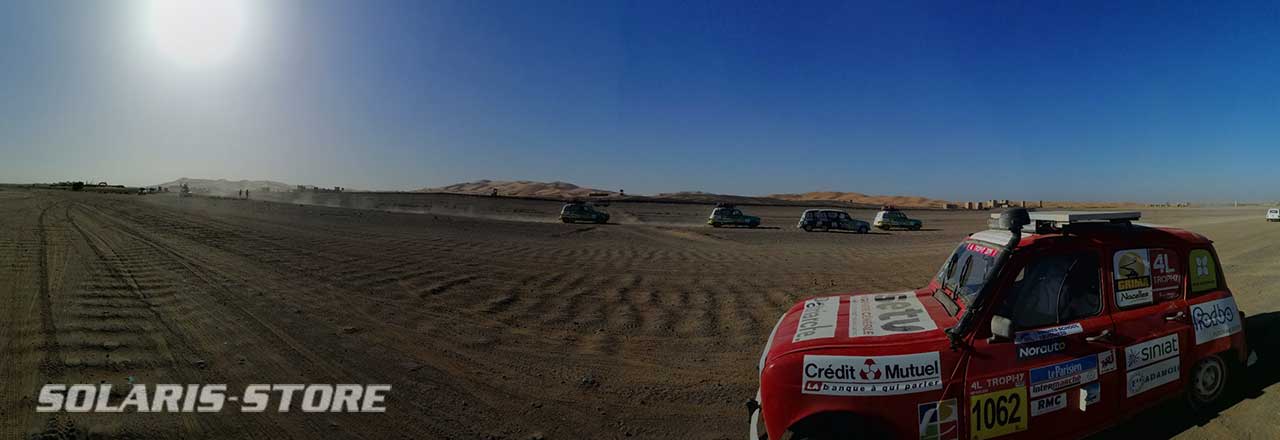 Course de voiture solaire dans le désert